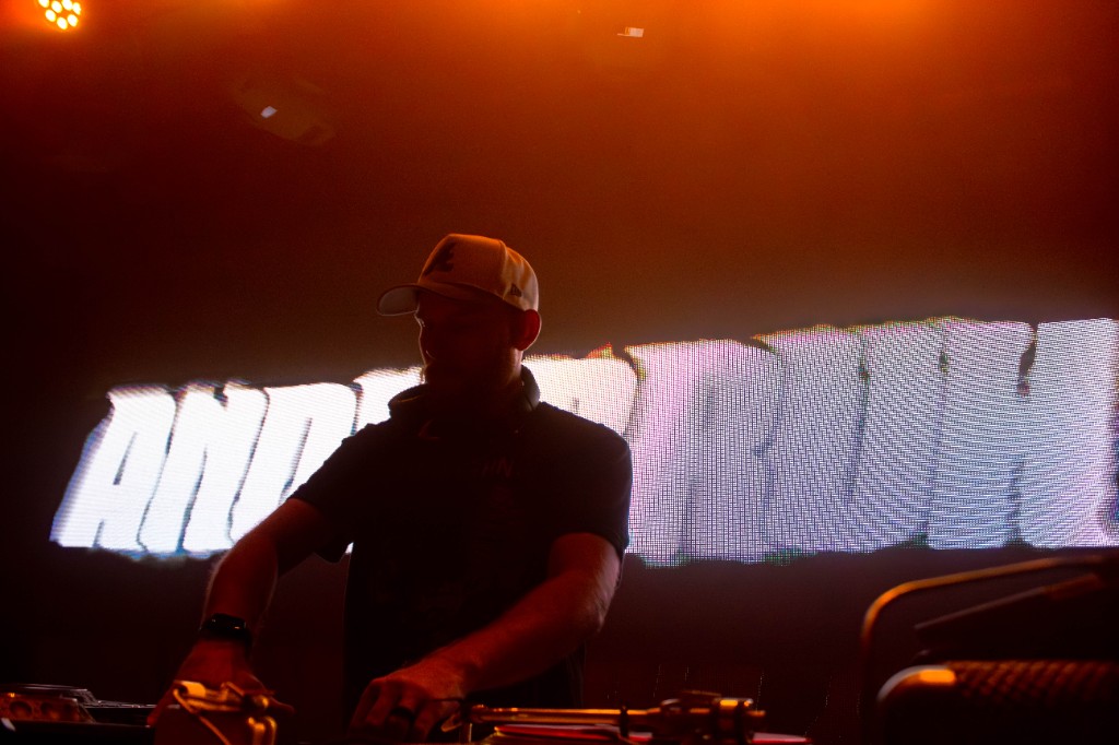 LED visuals, silhouette at the booth