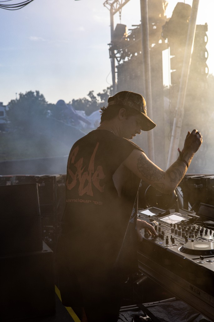 Daggz at the decks, sunset flare