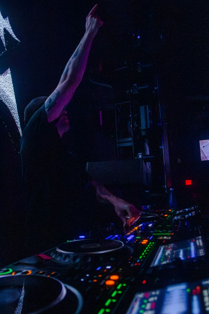 Eptic at the decks, arm raised