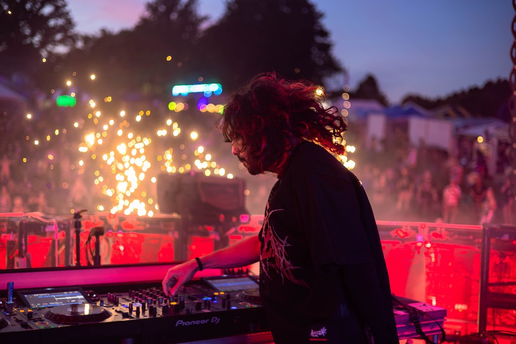 FLY from behind at the decks