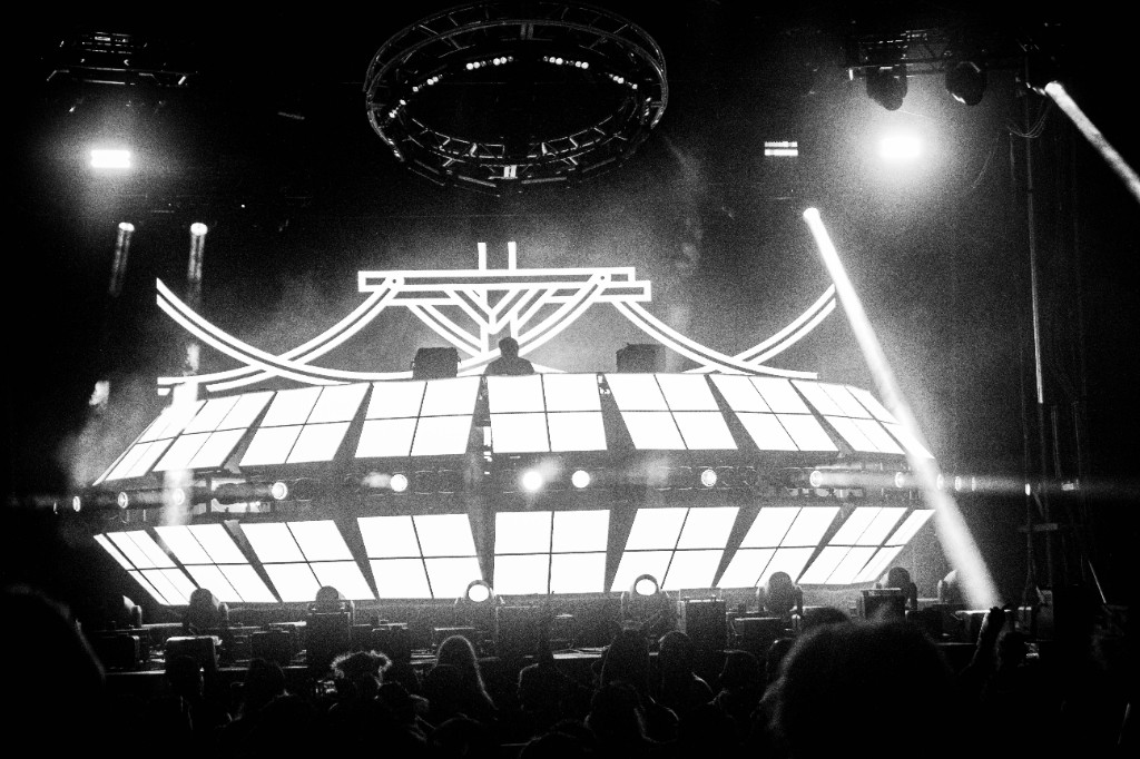 LED architecture, backlit stage